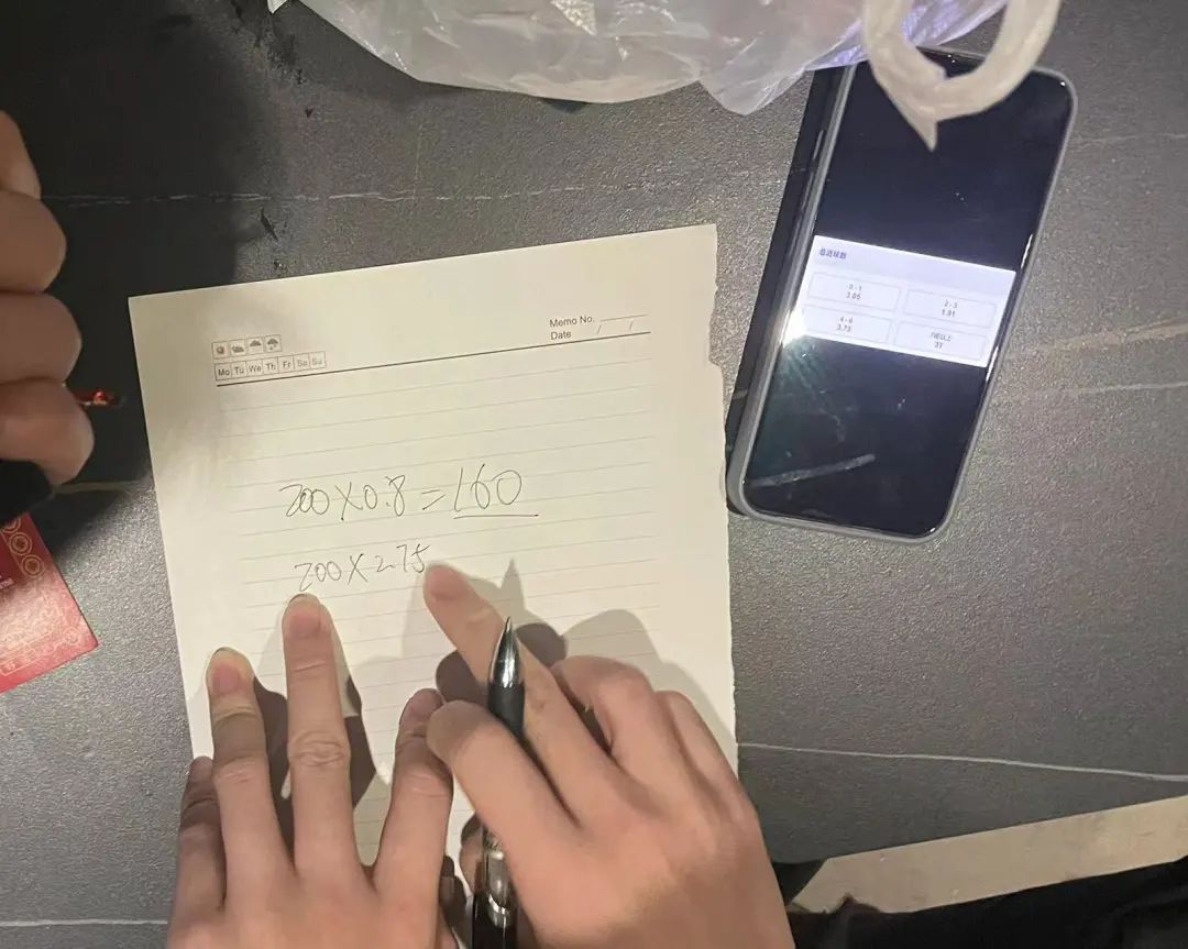 跟10个*球赌**的人聊了聊,他们告诉我几个秘密