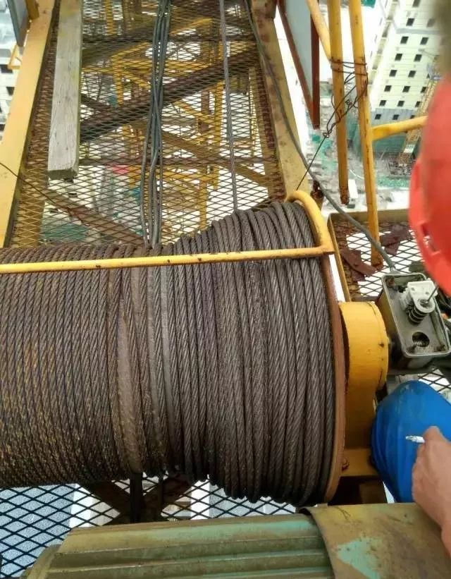 违章指挥造成重大事故怎么判刑,违章指挥造成1人死亡负什么责任