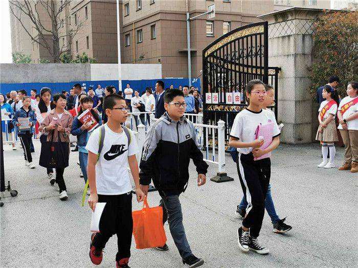 看完广东小升初简历，突然感觉自己“不配生二胎”，年轻人叹息