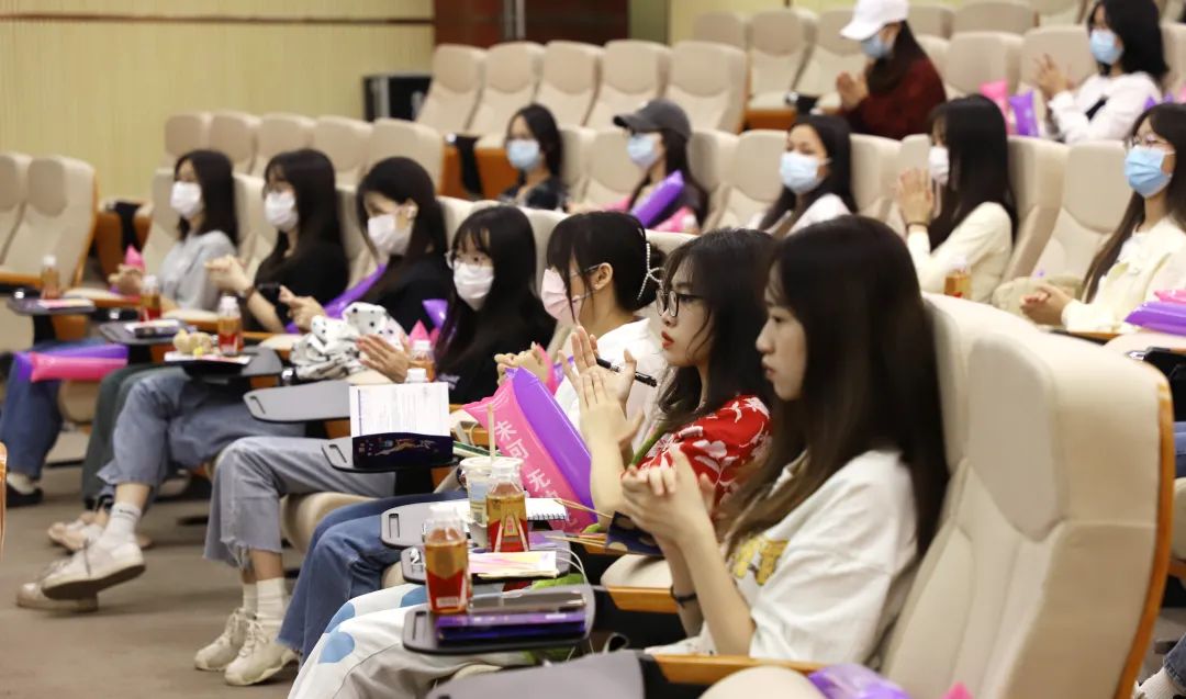 大广节携V-GIRL未可走进广西财经学院，感受青春创意之美