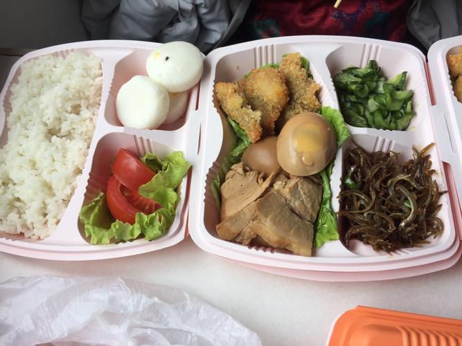 火车上的盒饭为啥卖不掉,为什么火车几十份盒饭也卖不掉