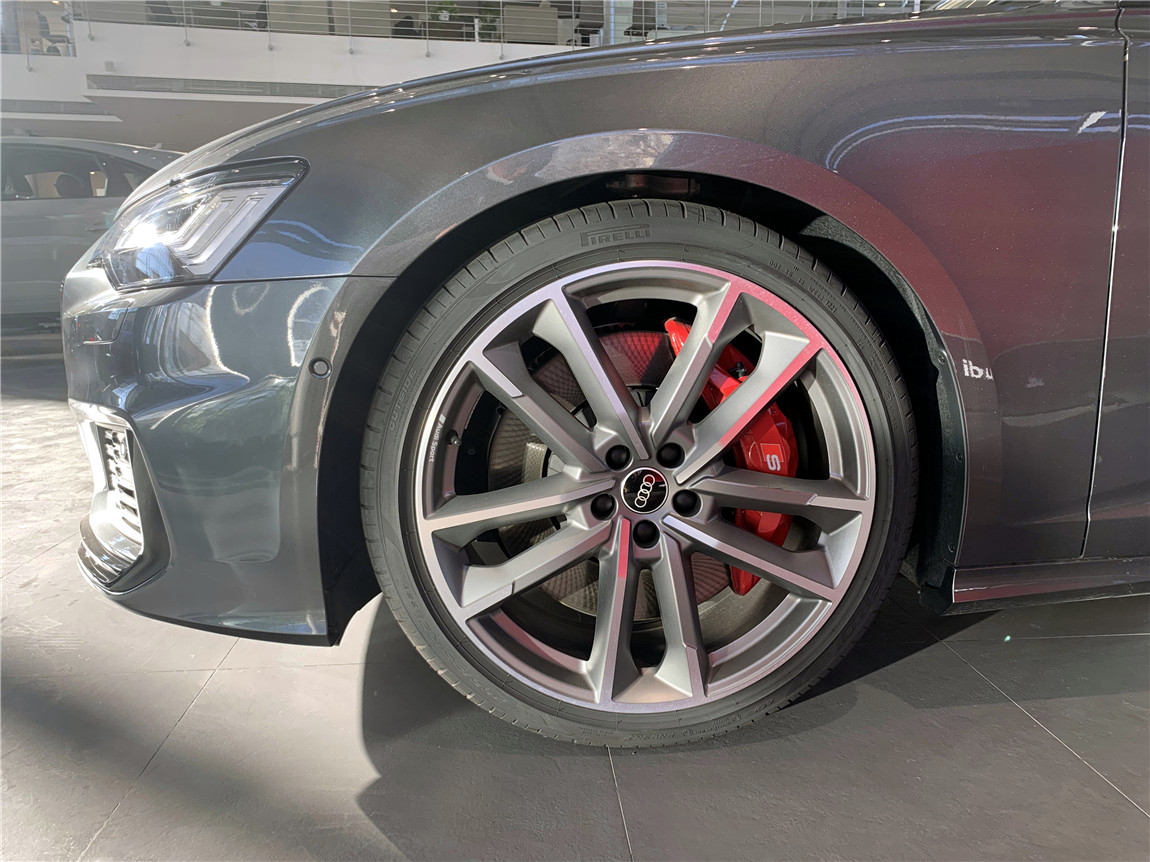 实拍欣赏新款奥迪a6,实拍2019奥迪a6