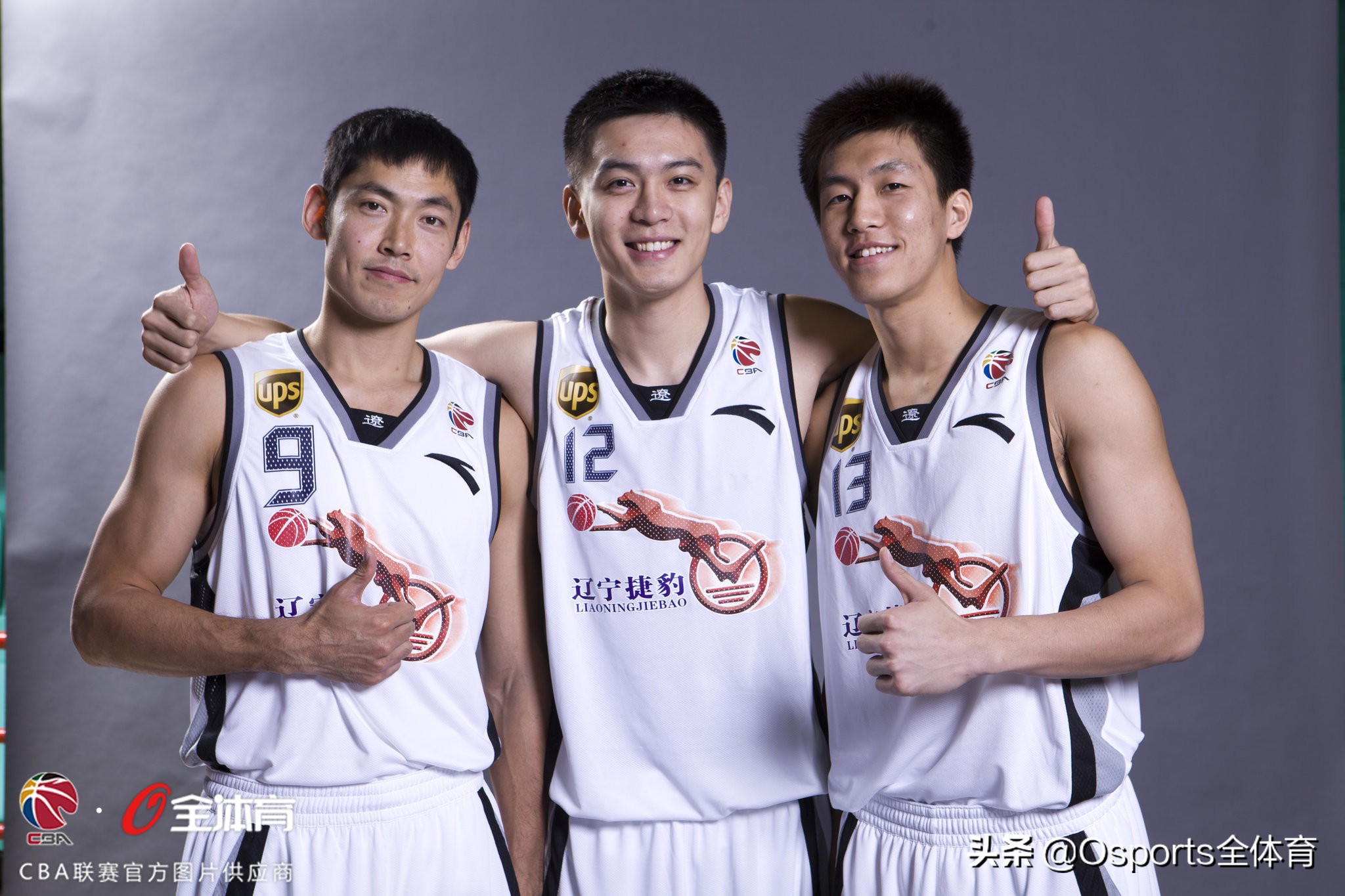 cba教练杨鸣为啥不能站起来,cba儒雅教练杨鸣名场面