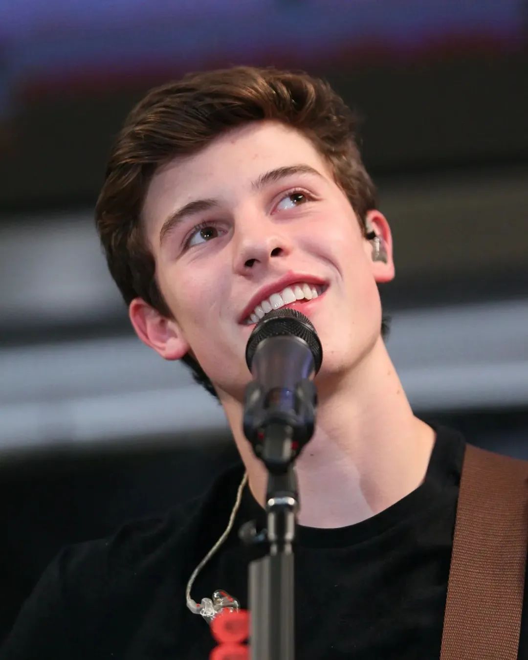 shawnmendes胡子,shawnmendes穿凉鞋