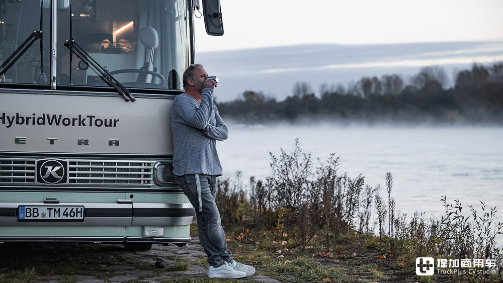 大巴变身移动办公室，德国IT男改装的赛特拉S 410 ESK巴士真惊艳