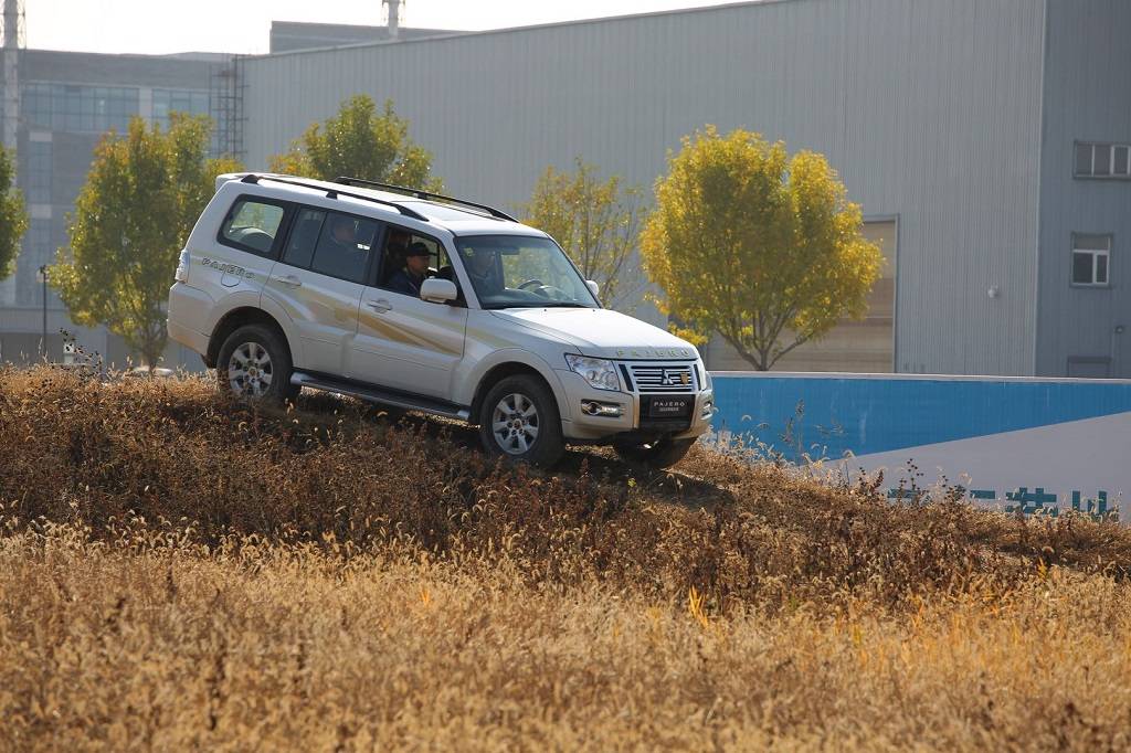 山猫帕杰罗硬派越野,山猫帕杰罗越野能力有多强