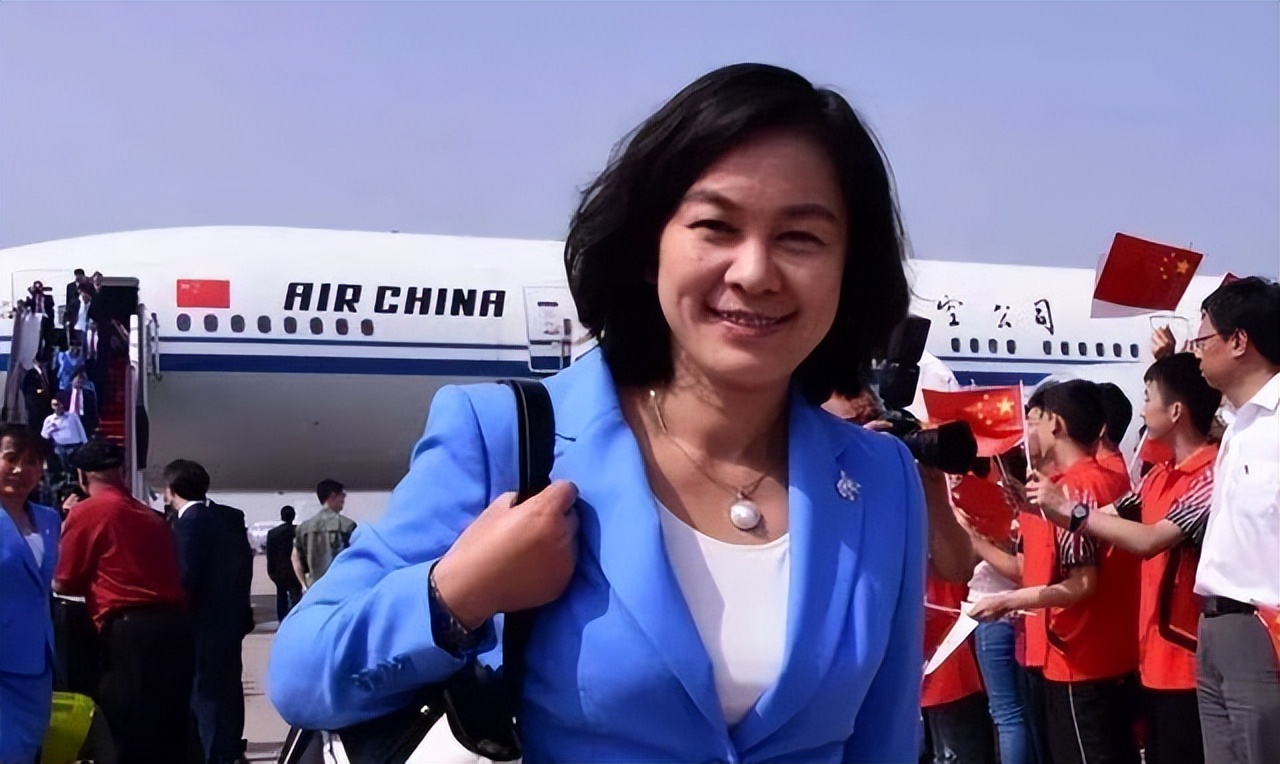 “外交女神”华春莹最飒的巾帼女将：优秀是习惯，微笑是力量