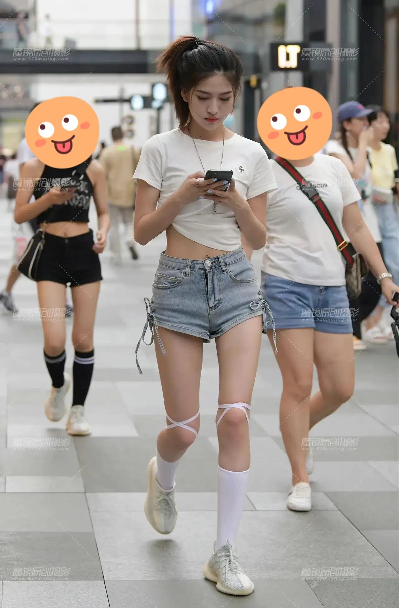 非主流街拍女生照片,街拍俏皮可爱的图片