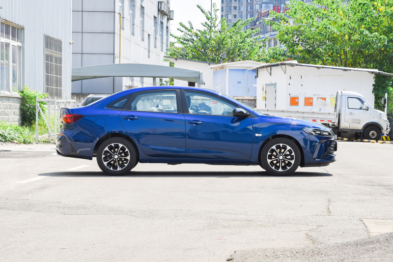 雪佛兰科鲁泽5到10万左右,雪佛兰科鲁泽20241.3t轻混什么意思