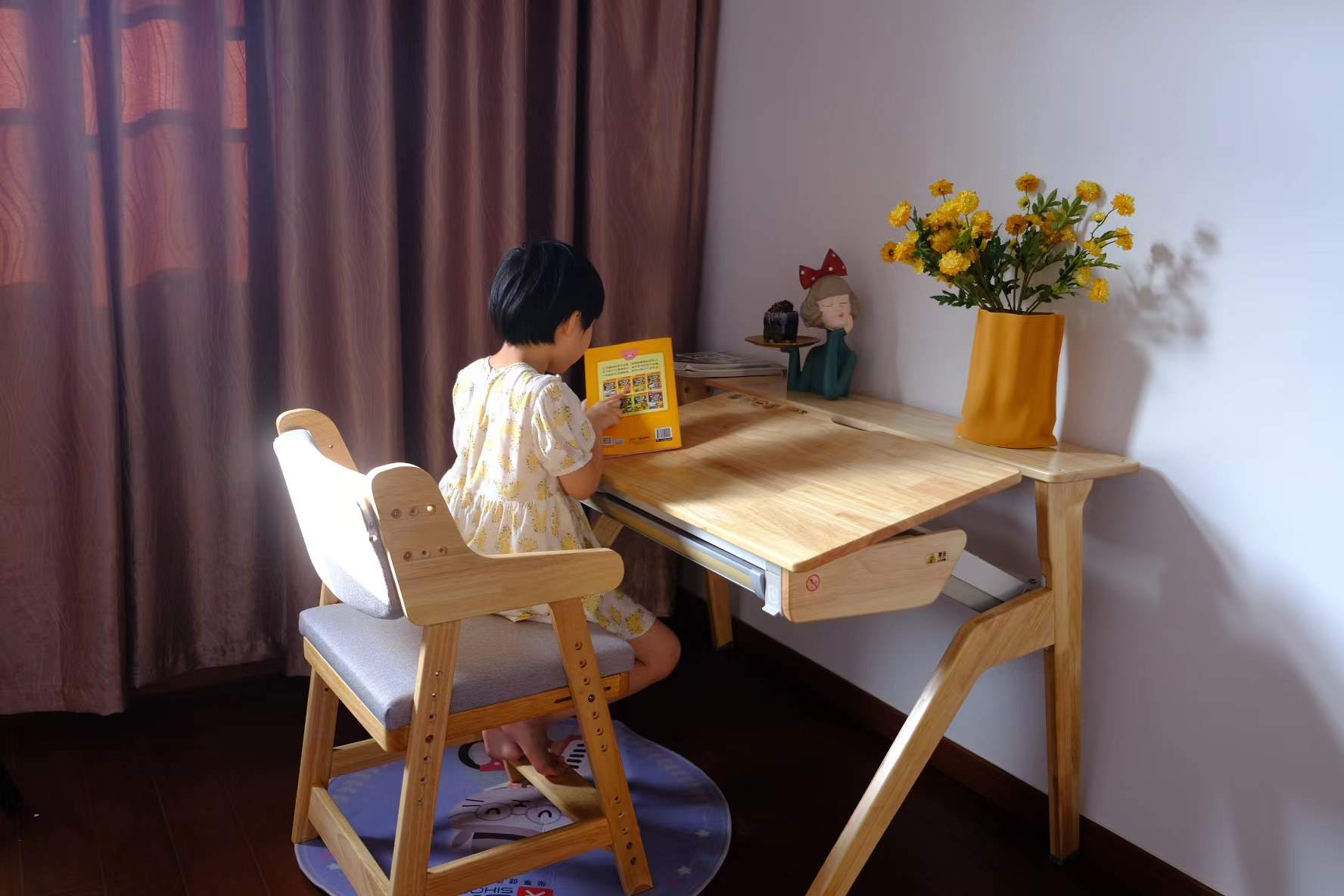 孩子实木学习桌椅怎么选,如何选择儿童学习桌椅