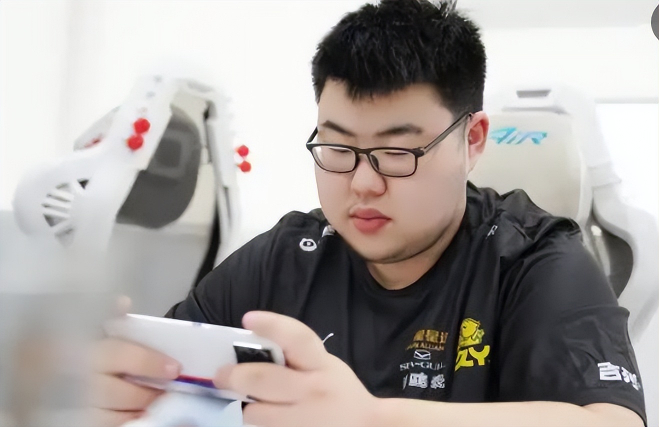 狼队近期表现,狼队保持23年春阵容会不会拿4冠