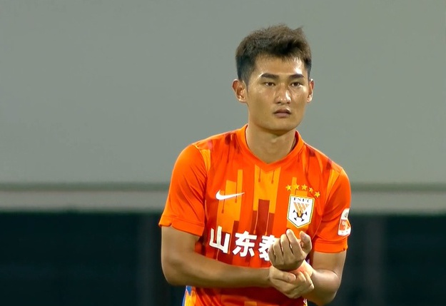 泰山新后腰,山东泰山新外援后腰