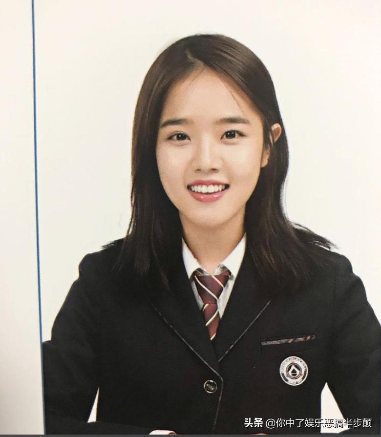 韩国演员金香起与男演员互动,韩国00后女星金香奇