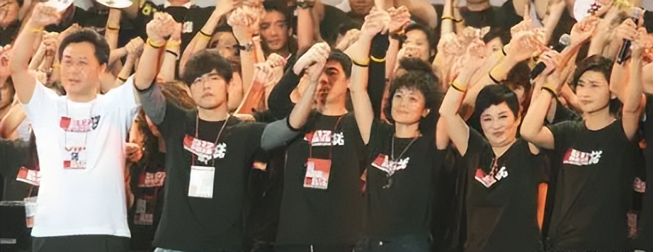 汶川地震哭泣的女主持人,汶川地震哭着播报主持人现状