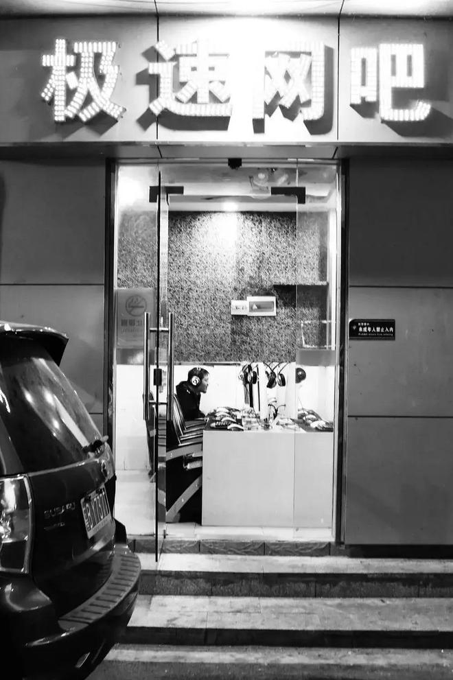 富士康流水线工人真实故事,富士康打螺丝小伙拍视频月入10万