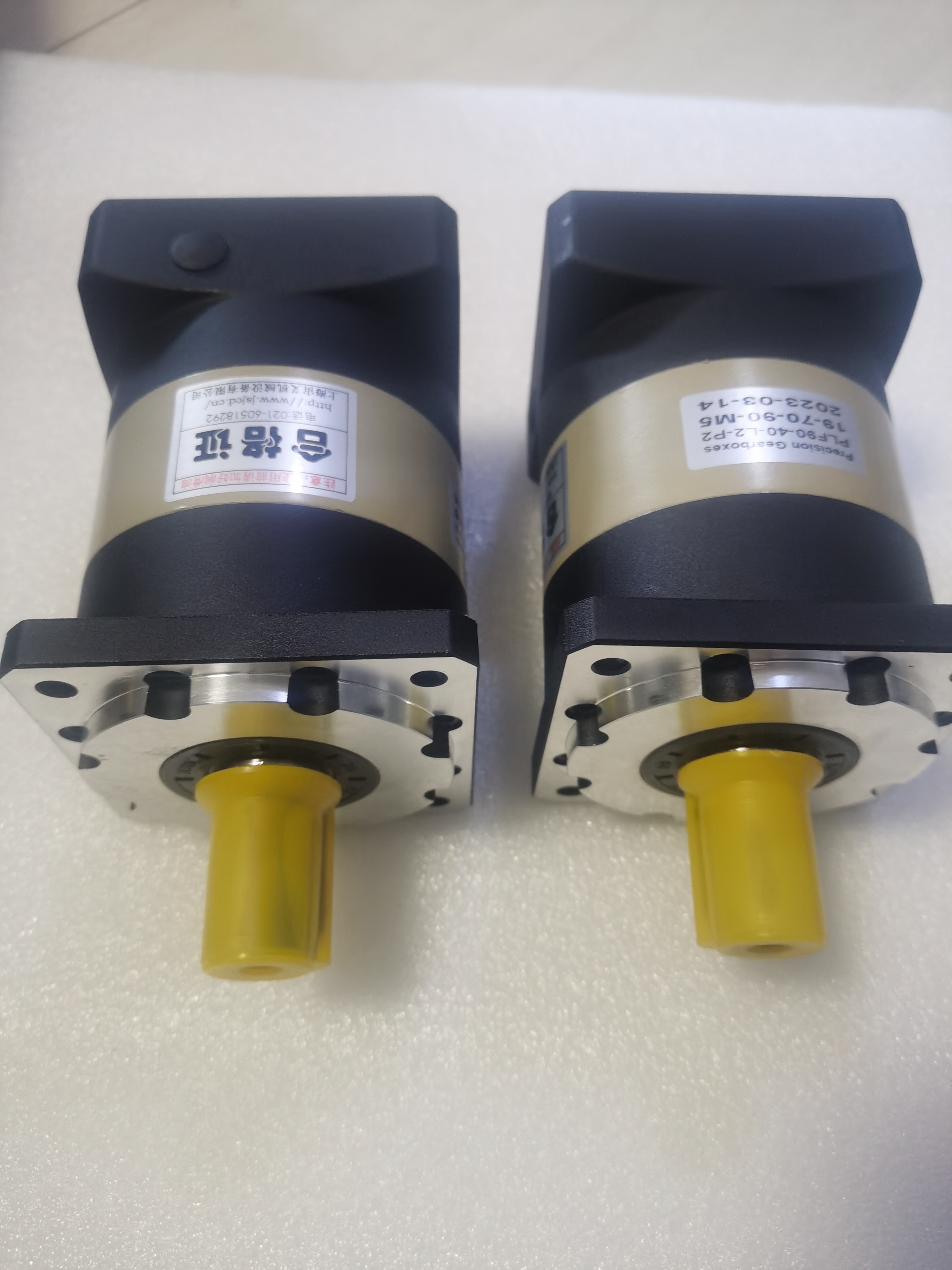 RF77DRN132S4RF77DV132M4粉碎机减速机RF77DRE160M4许用扭矩