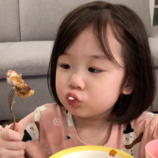 最近超火的可爱小女孩表情包,小女孩可爱萌表情包