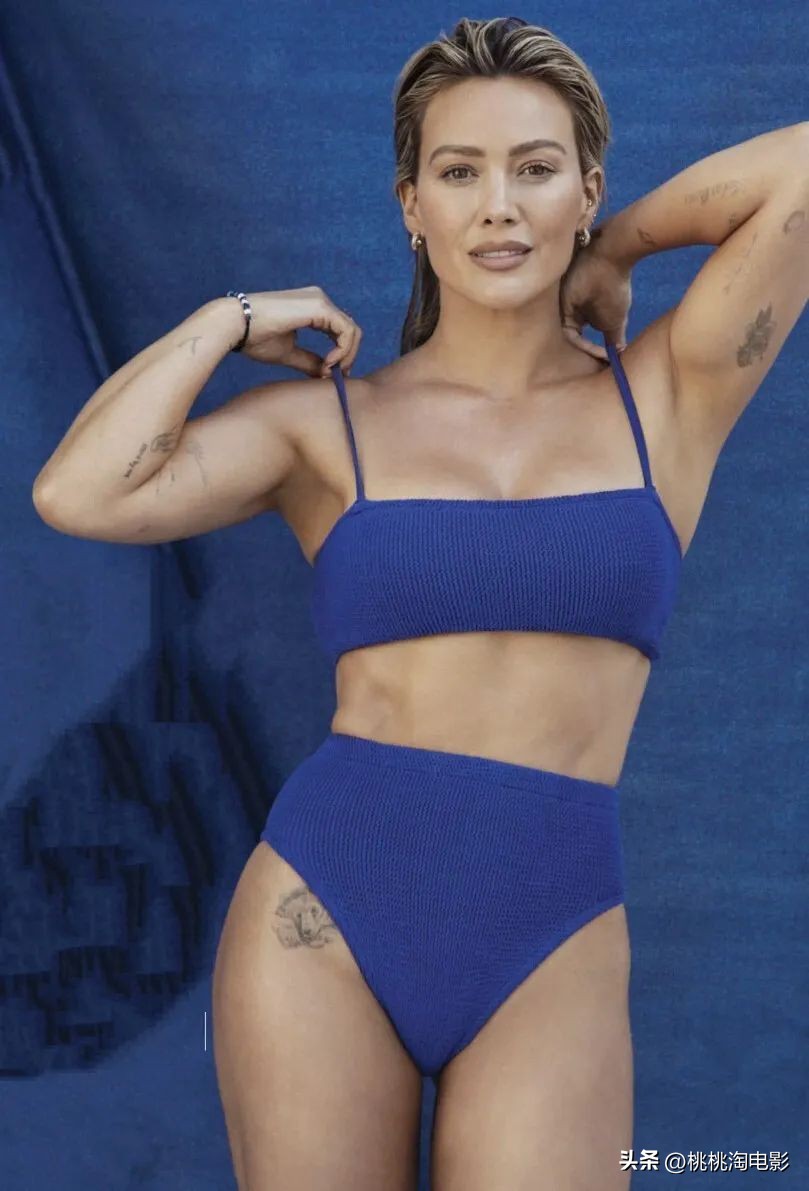 希拉里达芙戴遮阳帽,希拉里达芙穿牛仔