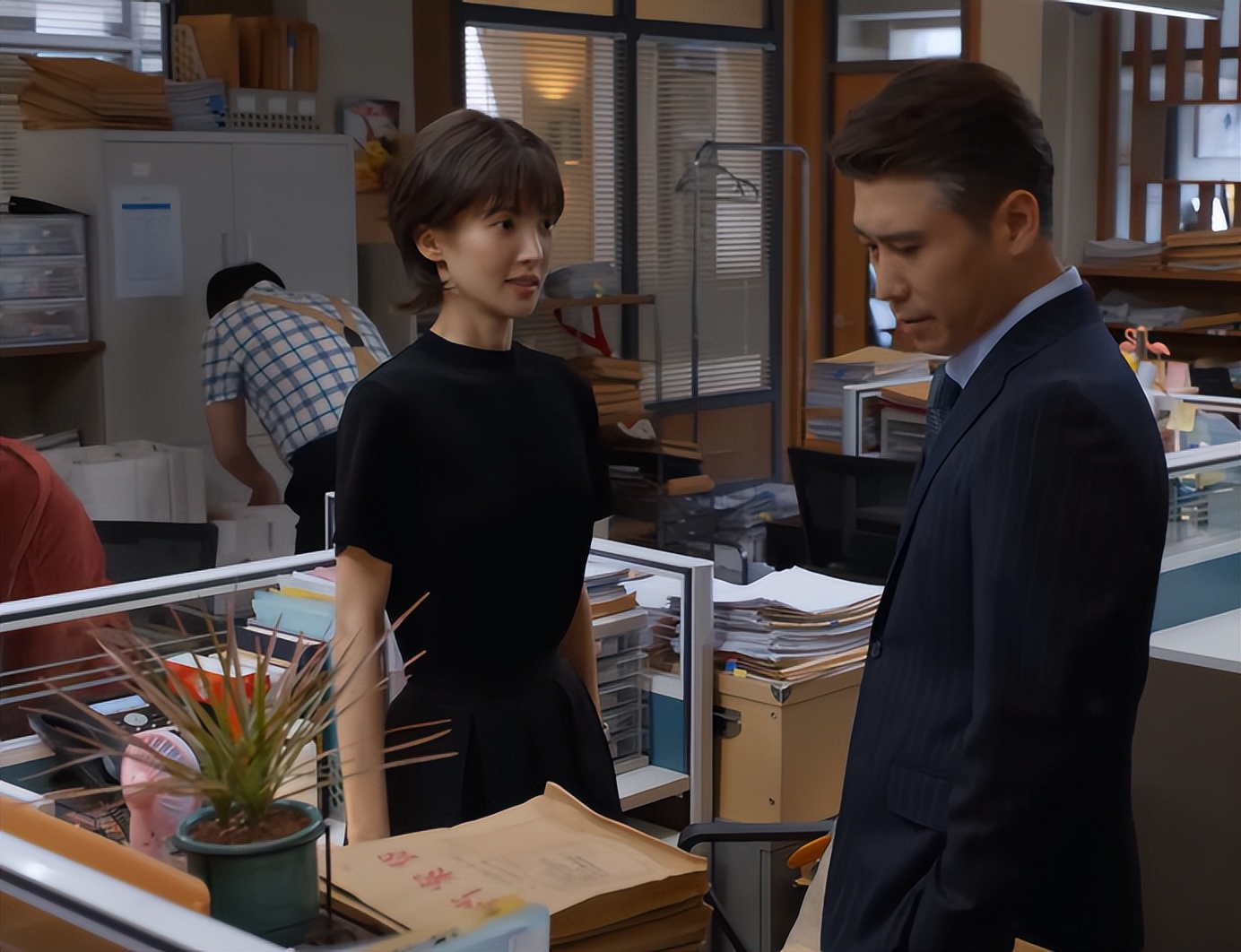 仅播2集，收视率全国第一，不愧是你们盼了两年的央视职场大剧