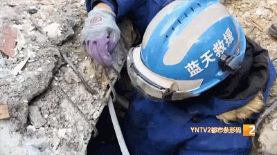 蓝天救援队英雄回家,蓝天救援队回家队长哭了视频