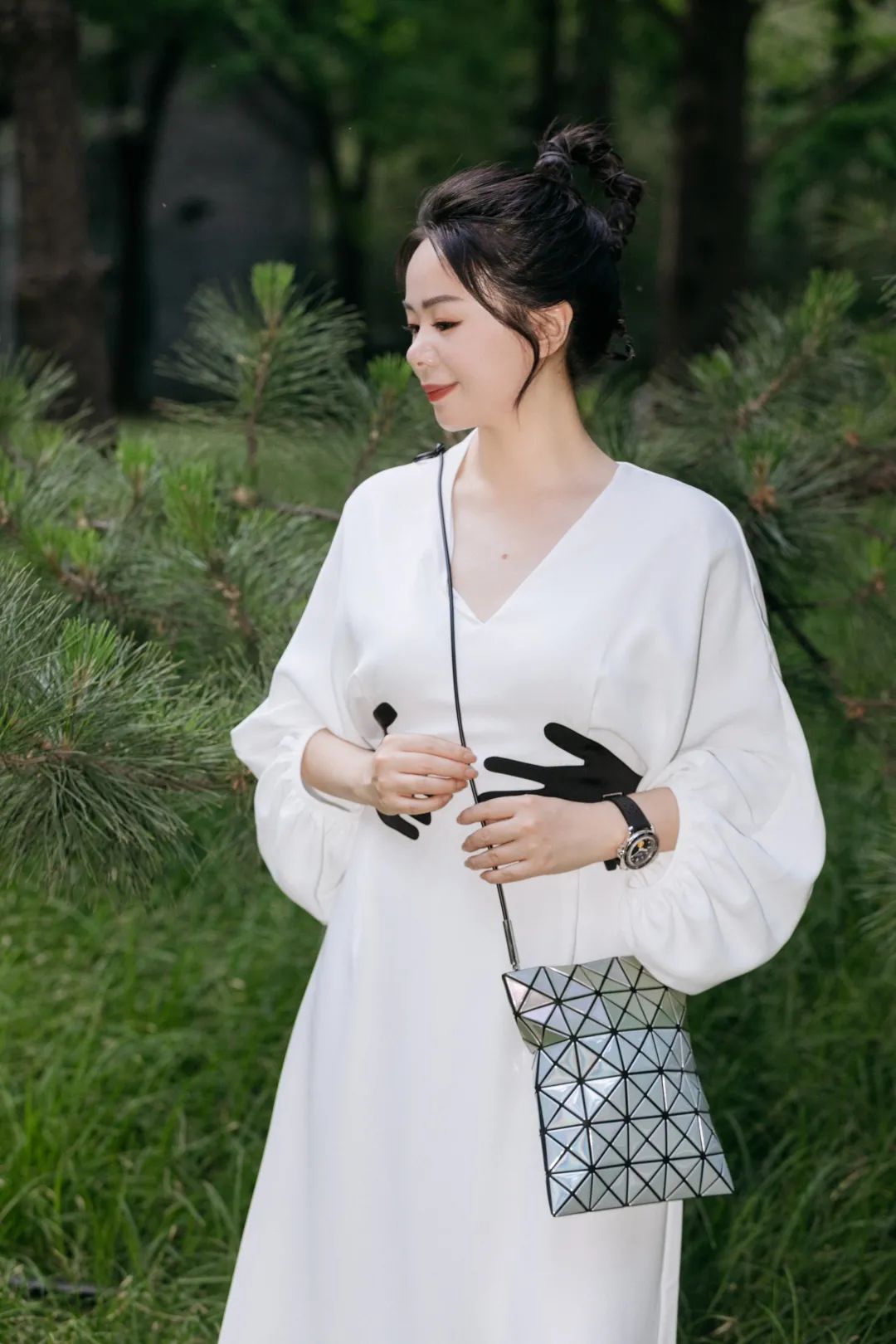 孟晚舟穿的白色连衣裙是什么品牌,孟晚舟同款连衣裙大码