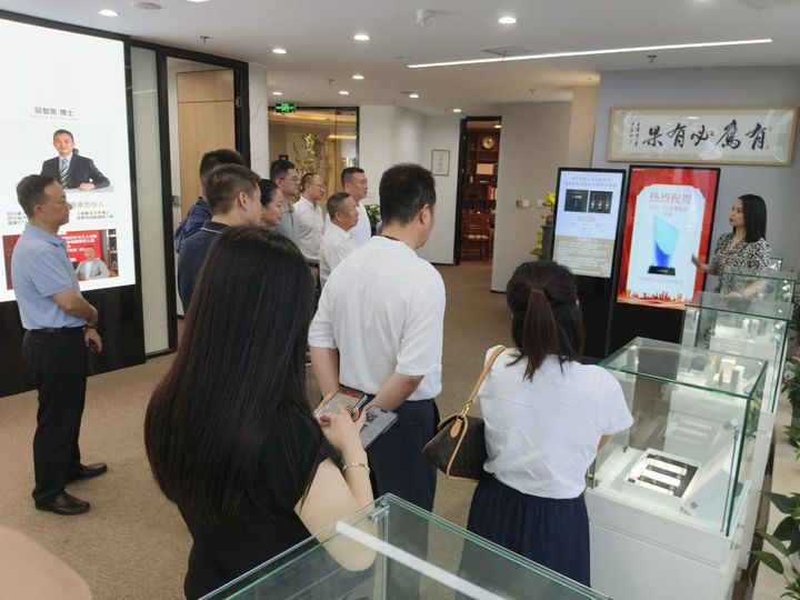 四川闽南商会走进新新盛唐集团，一生健康从“头”开始