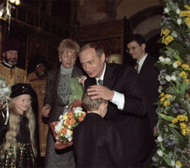 普京当选总统后第一件事,普京当选总统后流泪讲话视频