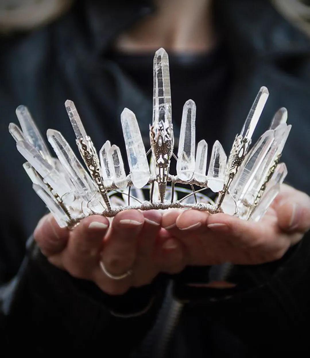 水晶无瑕,无瑕胜玉美至洁过冰清的意思