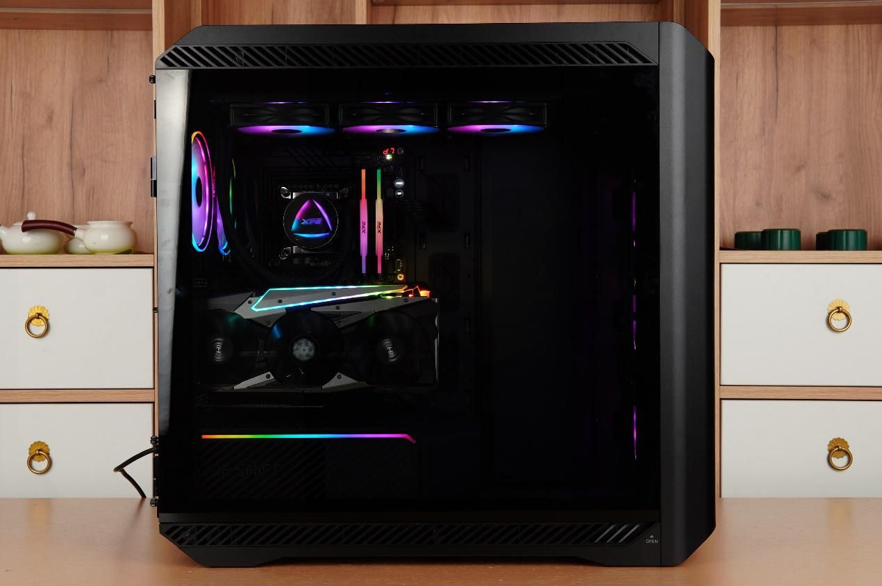 可以装多个硬盘的主机箱,带可插拔硬盘盒的主机