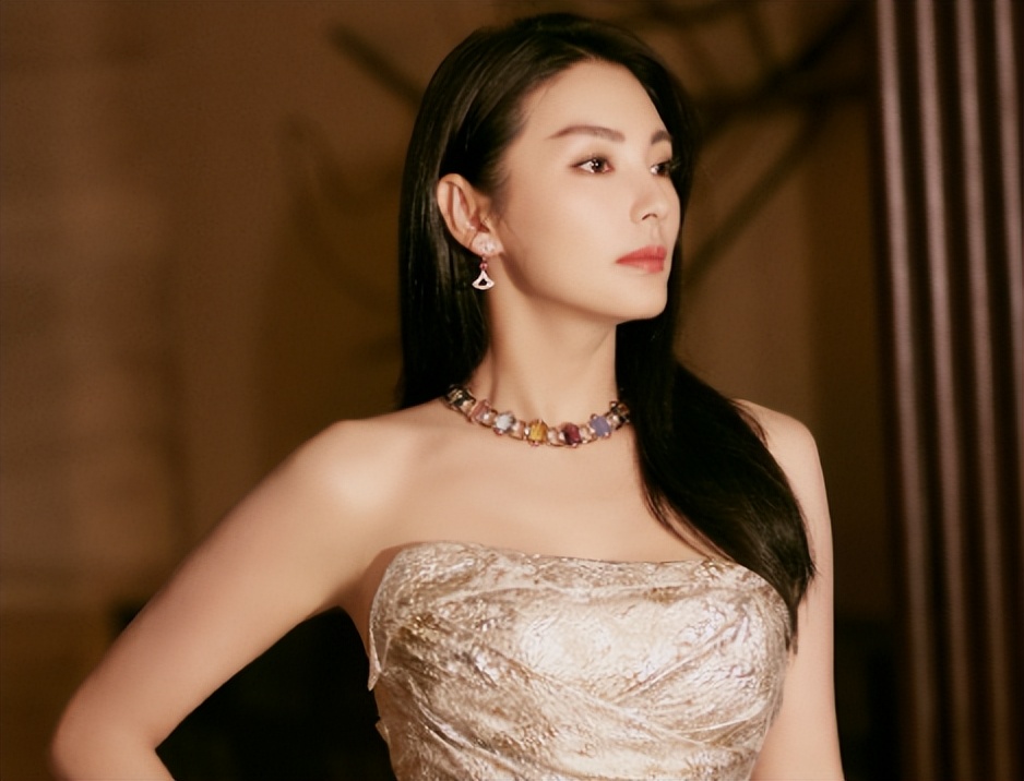 张雨绮怎么跟以前长得不一样了,张雨绮还是活成了她最喜欢的样子