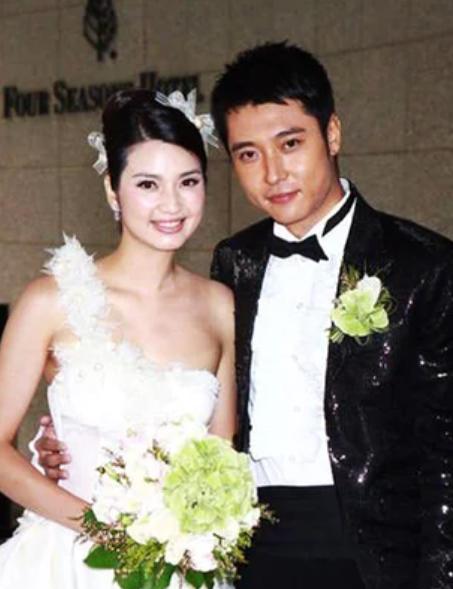 张丹峰洪欣风波后首次合体亮相,张丹峰怀柔拍戏