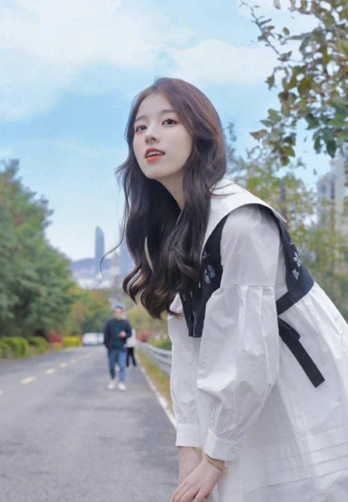 一女网红被前男友爆出聊天记录 (27岁女网红被爆当小三)