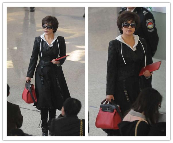 刘晓庆穿红色卫衣,刘晓庆同款卫衣