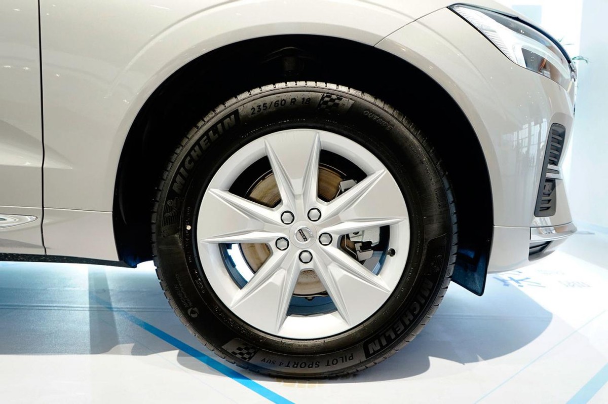 沃尔沃xc902022款t8试驾评测,沃尔沃xc602022款哪个颜色好看