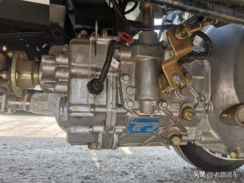 奥驰轻卡v2,飞碟奥驰x2和奥驰v2的区别