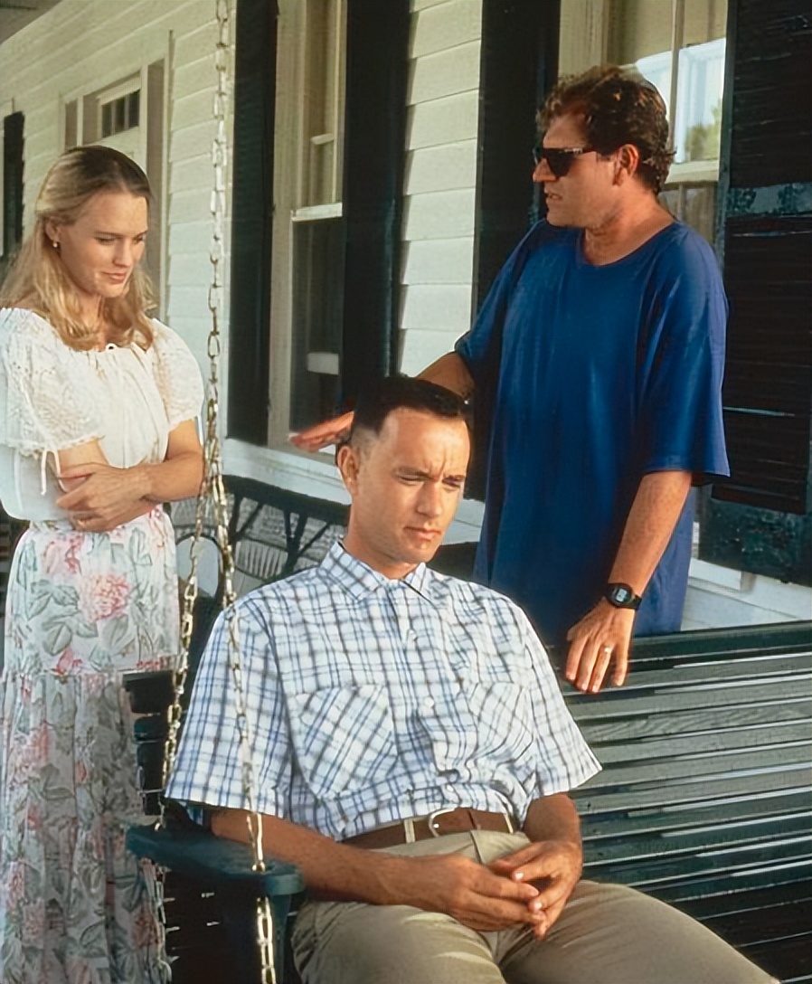 阿甘正传中蕴含的西方文化,电影阿甘正传体现的美国价值观