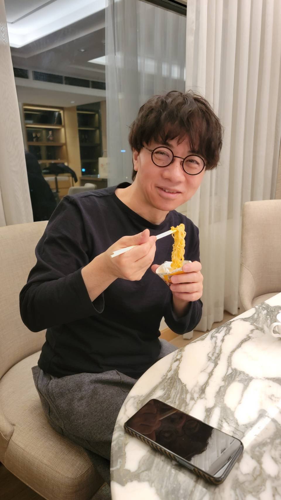 新海诚导演最新作,导演新海诚晒中韩工作餐