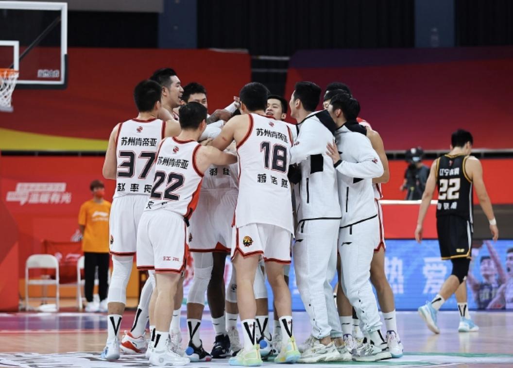 cba裁判名场面杨鸣挑战成功闫军,辽宁杨鸣输球后的表现