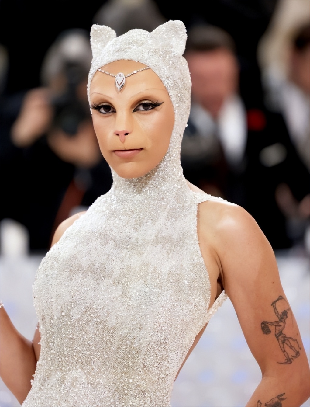 刘雯metgala红毯造型,2021metgala红毯刘雯