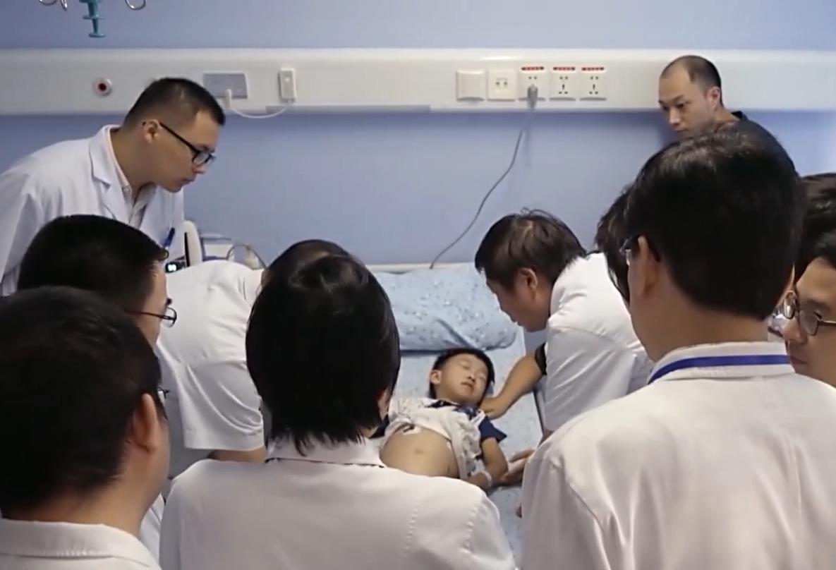 浙江5岁儿童脚部突然水肿，住院后却查出肾衰竭，医生如何救治？