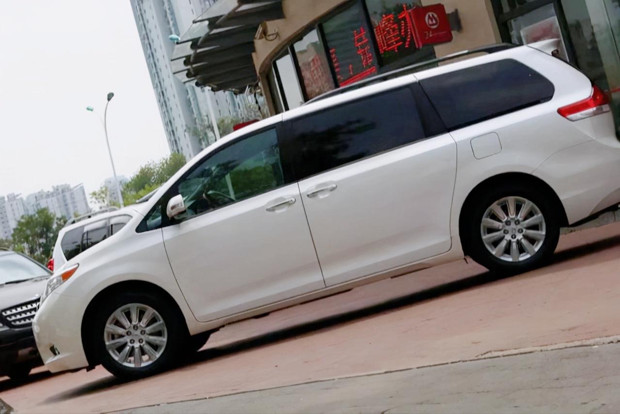 老塞纳翻新修复,二手塞纳全车翻新整备