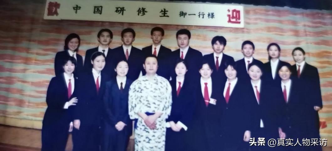 我19岁到日本，裸婚娶日本媳妇，在外面男浴室遇到女人，吓一激灵