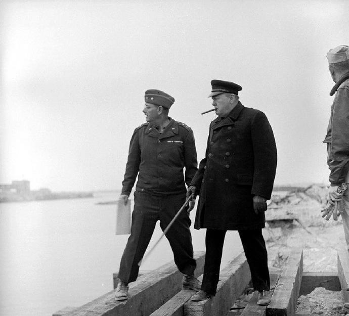 日军兽行：当着男人的面玷污了女儿，临走还残忍割下妻子乳房