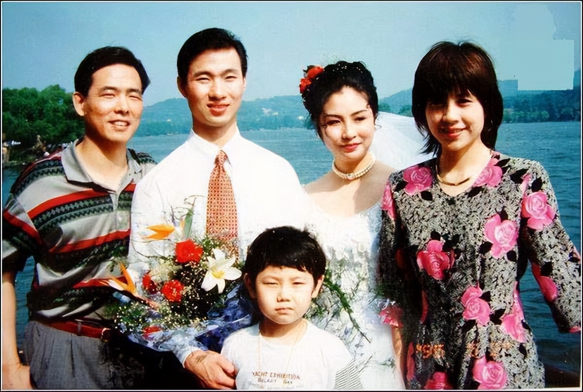 乒坛名帅蔡振华：曾向朋友借房住，儿子是当红男星