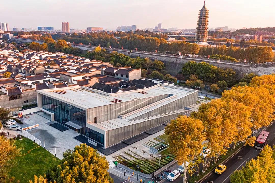 北玻玻璃映射一座古城的记忆