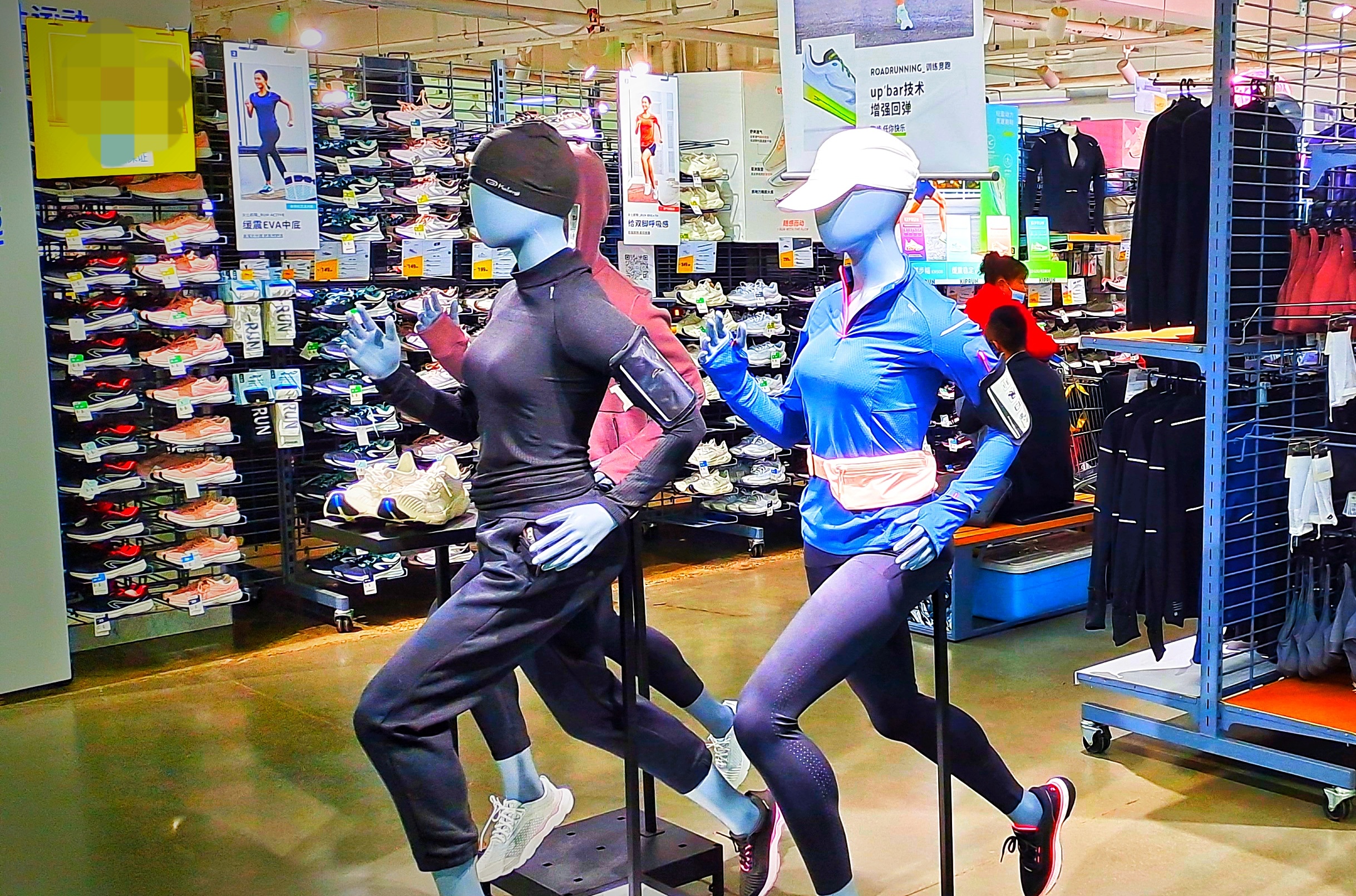 个别球鞋涨幅达430%谁是炒鞋推手 (市场上溢价严重的球鞋)