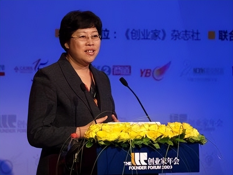 一部手机卖99元，坚持20年不倒闭的荣秀丽，是如何生存至今的