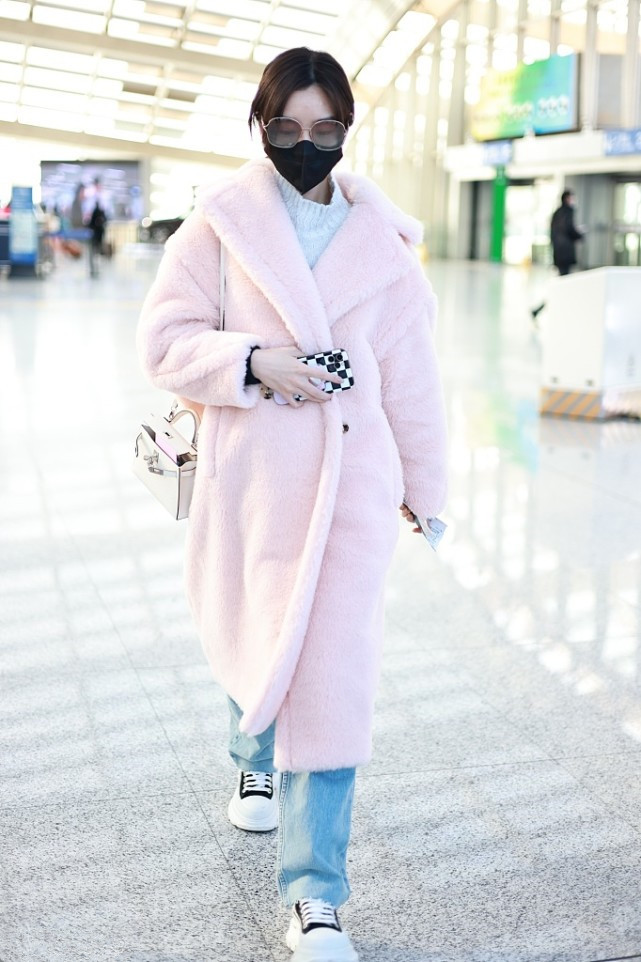 毛晓彤皮外套皮小短裙穿搭,毛晓彤穿搭日常冬季