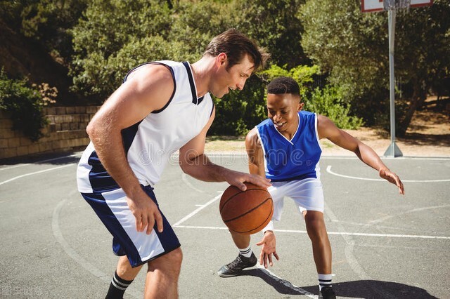 新手篮球三踏步上篮技巧,一招就学会的篮球知识