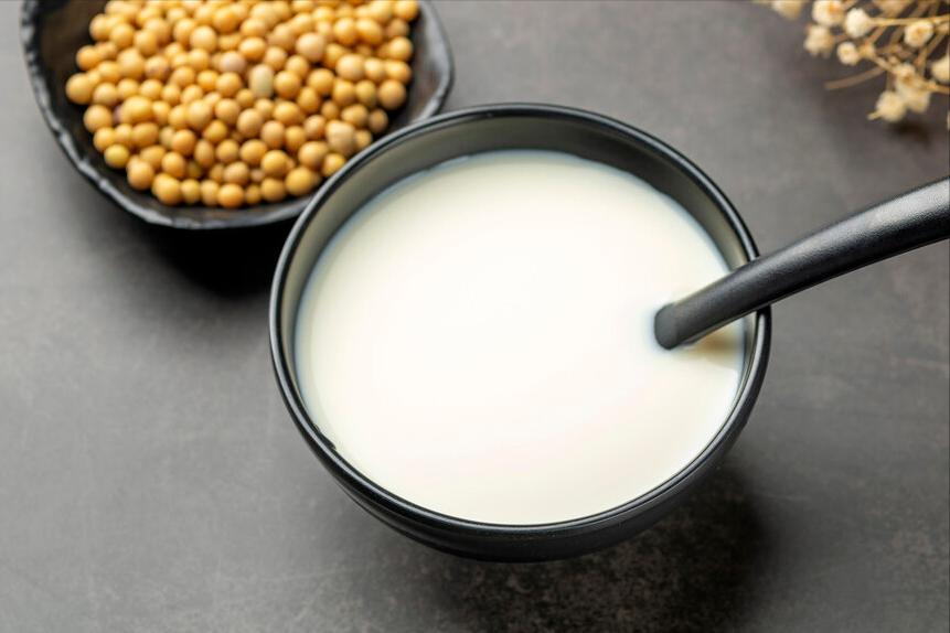 用豆浆机做豆浆需要泡好黄豆吗,浸泡过的黄豆打豆浆比例